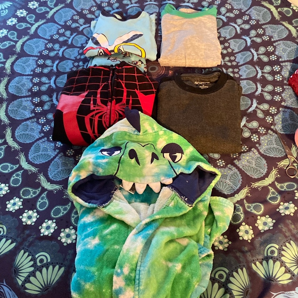 🪻🪻Boys size 5 bundle